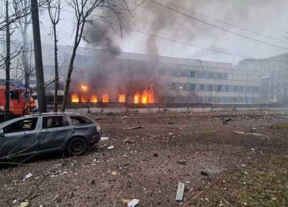 P_Kallioniemi's tweet photo. AGAIN, Russians bombed a maternity hospital in Ukraine.

Usual suspects will claim that it was taken over by the "evil Nazi Azovites" or that the building had some military purpose.

This is Russian terrorism. https://t.co/orwRYFIjGr