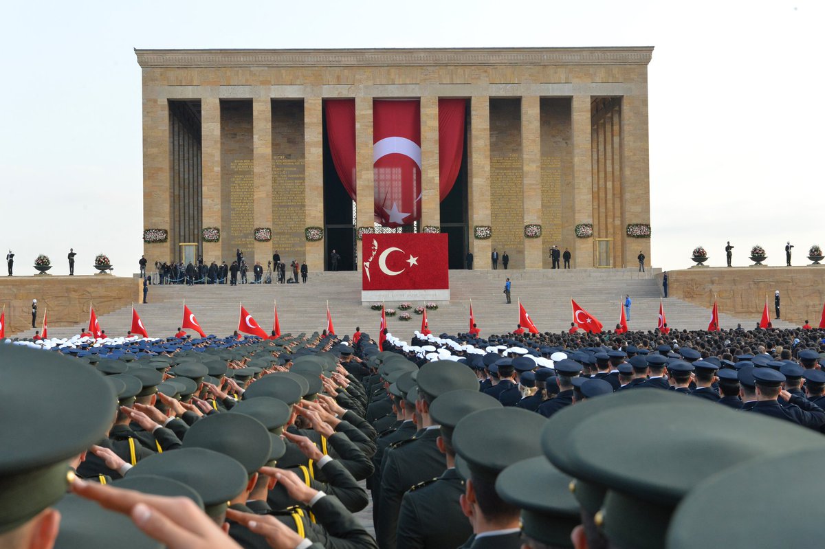 "Dünyanın hiçbir ordusunda yüreği seninkinden daha temiz, daha sağlam bir askere rast gelinmemiştir." Gazi Mustafa Kemal Atatürk

#MillîSavunmaBakanlığı
#GününFotoğrafı
