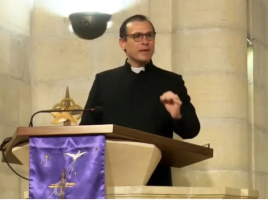 sergiodde's tweet photo. Le révérend Isaac sur le génocide à Gaza : «Aux Européens, je ne veux plus jamais vous entendre nous faire la leçon sur les droits de l’homme» 

Message fort de Noël, depuis Bethléem en Palestine, par le  révérend Munther Isaac qui condamne la complicité occidentale dans le  bombardement de Gaza depuis Bethléem : «Nous sommes scandalisés par la  complicité de l’Église. Que les choses soient claires, chers amis. Le  silence est une complicité. Gaza était en enfer avant le 7 octobre, et  le monde était silencieux».

Profession Gendarme https://t.co/uZUBK4BZK2