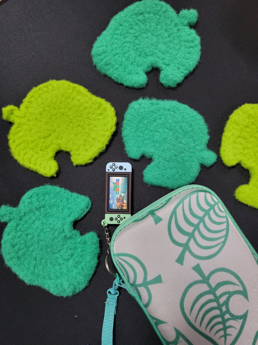 akdqld1114's tweet photo. 포실포실로 동숲 나뭇잎 코스터 대량생산🍃🍃 https://t.co/PFFfq1nvde