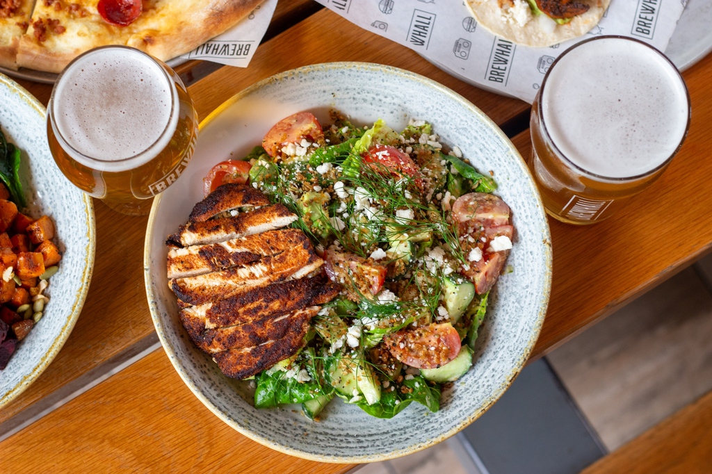 GOAL TO GET IN MORE GREENS?

Up your greens game with our veggie-packed Mediterranean Gem Salad loaded with blackened chicken, avo, cherry tomatoes, quinoa, cucumber, little gem lettuce, feta, fresh dill, and topped with a killer lemon tahini dressing and pumpkin seed dukkah ✌️.