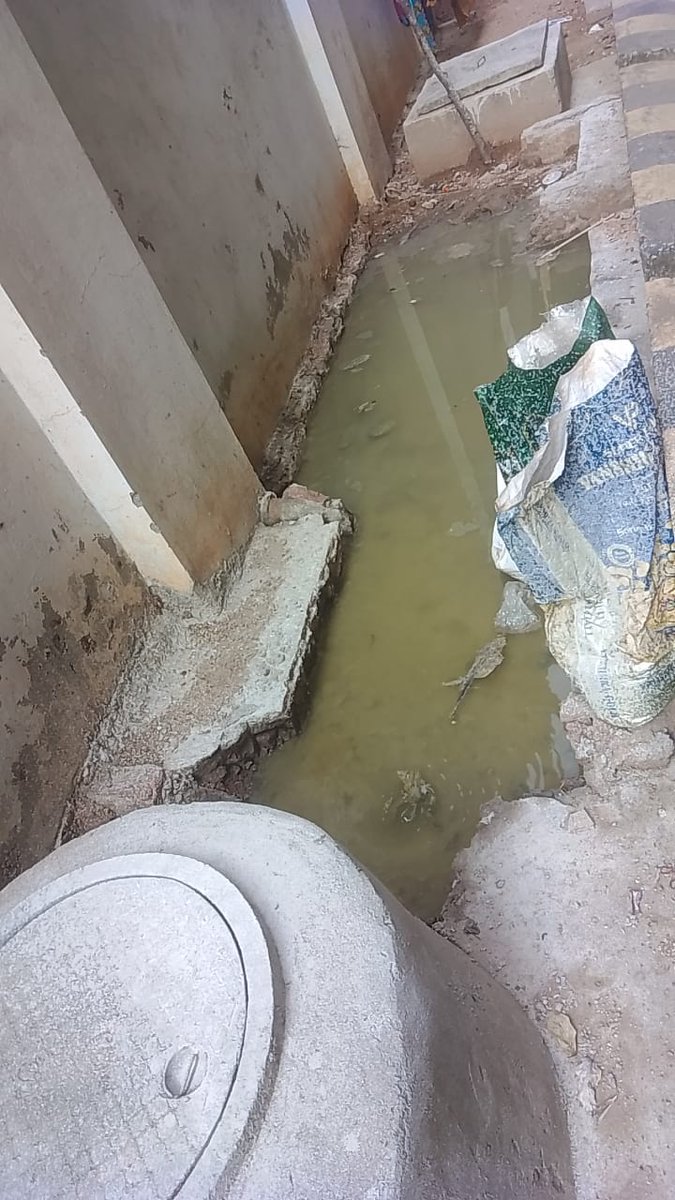 PMallavadhani's tweet photo. @HMWSSBOnline @MDHMWSSB @MutaJaisimha @hmwssbmgrblngpl @hmwssbgmom05 @Hmwssbdgmchkgud Please resolve the problem ASAP, bcos of drainage overflow and blockage overflows on main line it is flowing reverse into our premises causing critical conditions https://t.co/JH6SMlLKbc