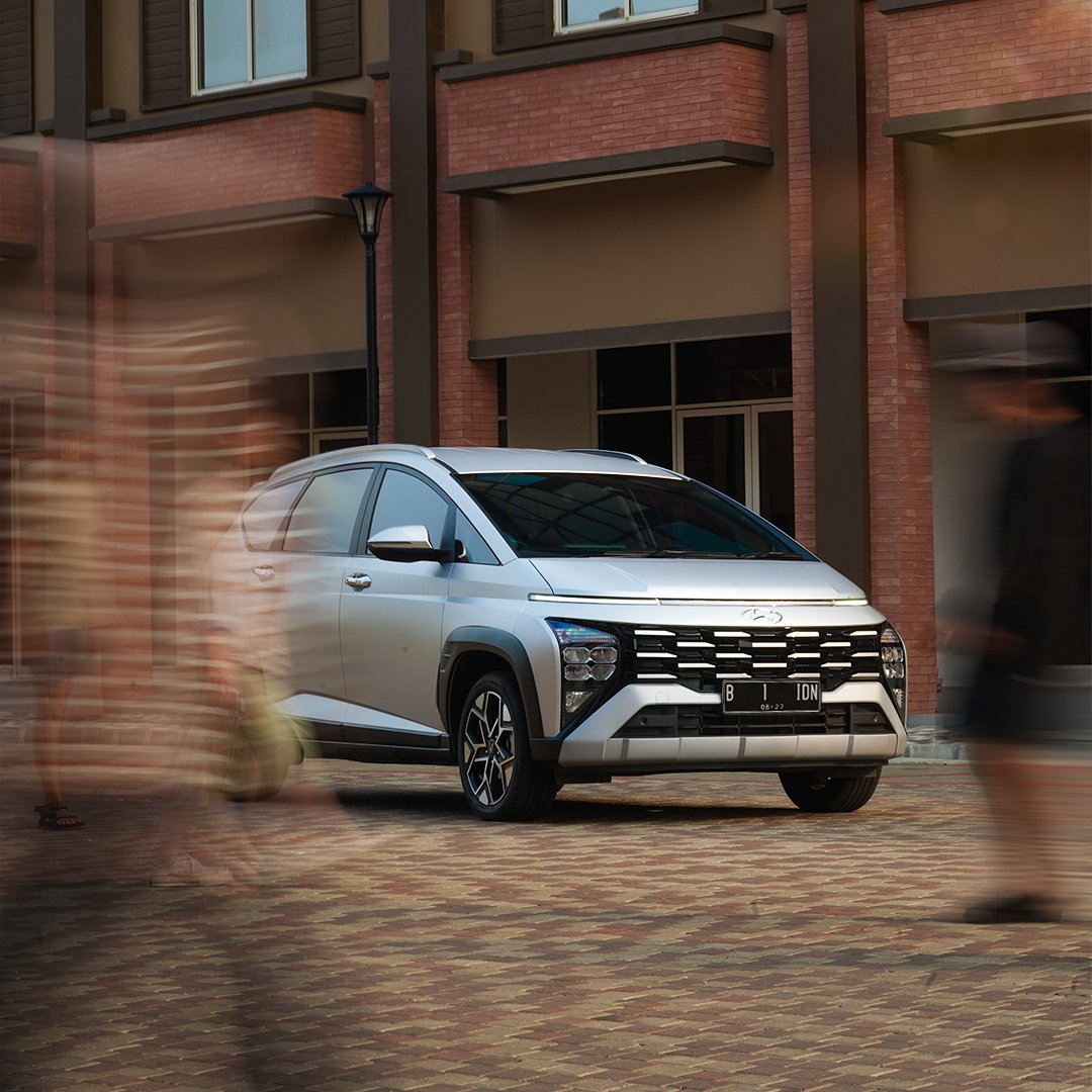 hyundaimotorid's tweet photo. Kirain yang lewat soulmate, ternyata STARGAZER X warna Gravity Gold Matte!

Buat bapak-bapak yang naksir sama STARGAZER X Gravity Gold Matte, coba tag soulmate tercinta biar segera dikasih lampu hijau! 

#Hyundai #HyundaiIndonesia #STARGAZERX https://t.co/boLZe13uHl