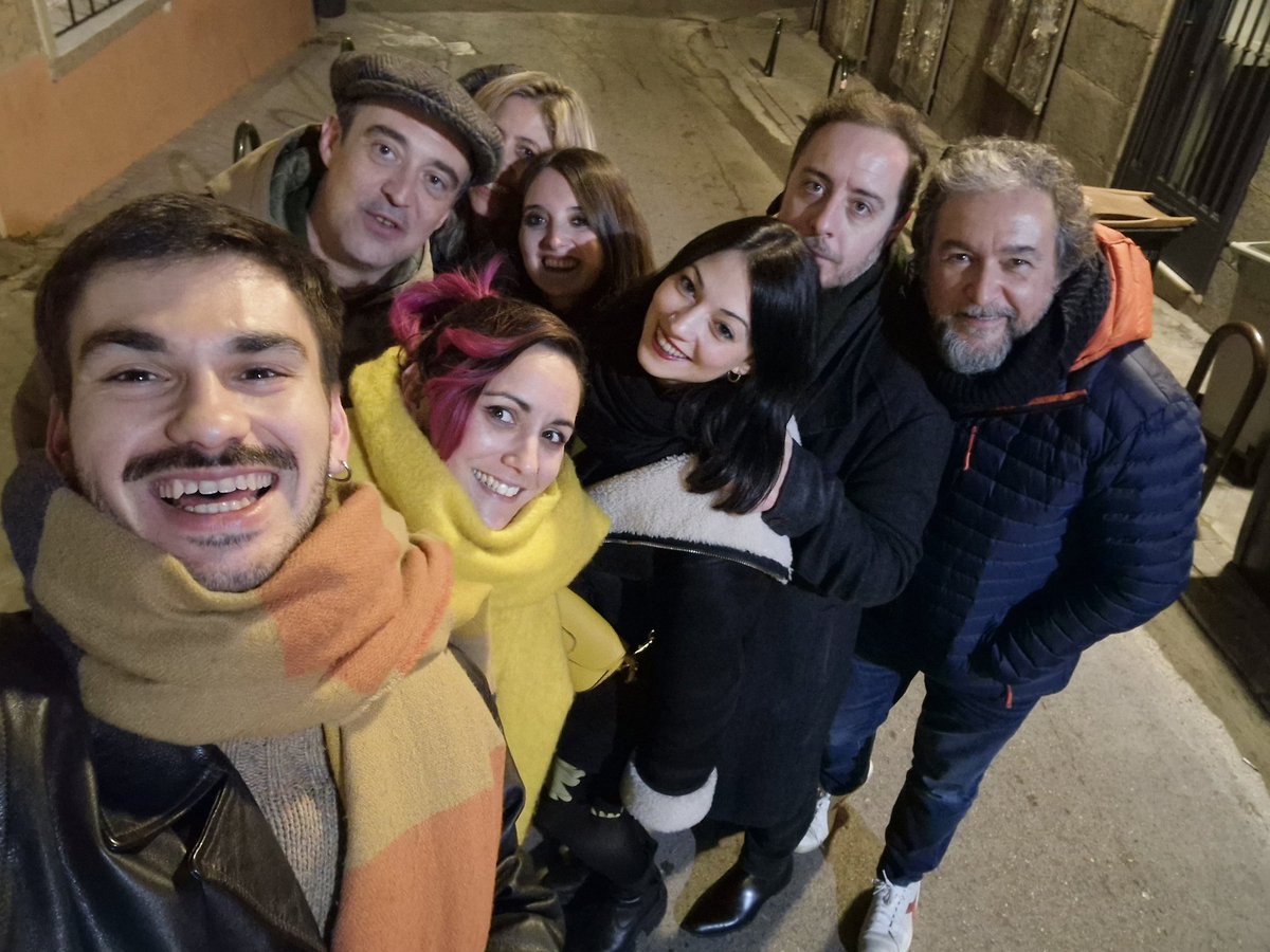 Anoche hubo quedada de las madres y padres fundadores de la revista, con la presencia de <a href="/deescritores/">EscuelaDeEscritores</a> y el crossover que más nos gusta con <a href="/emergentes_es/">Emergentes</a>. ¡Por un 2024 con mucho rockin, amigos!