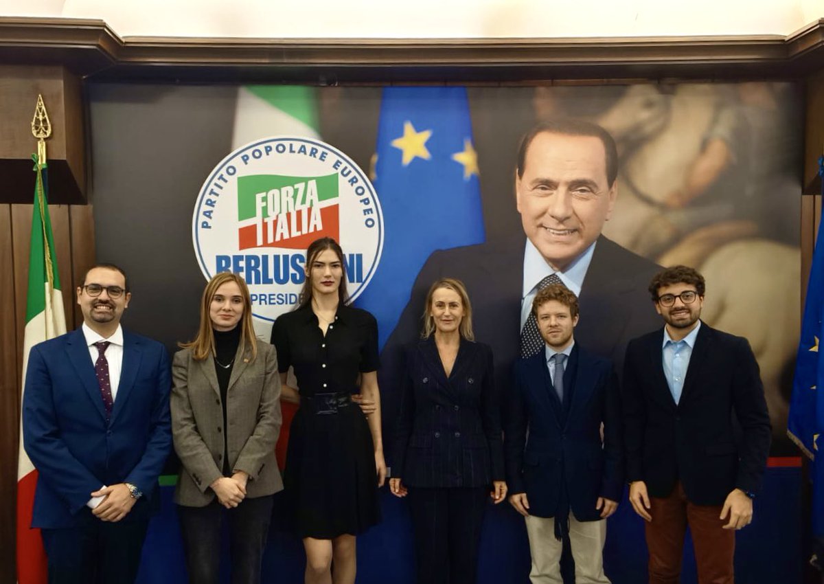 Piacevole confronto oggi con Josephmarie Dulston e Teresa-Maria Wheldondue amici del Partito Conservatore inglese che sono passati a trovarci a Roma! 

Europa, immigrazione, economia… tanti i fronti sui quali lavorare insieme nell’anno che sta per arrivare. 

See you soon 🇮🇹🤝🏻🇬🇧