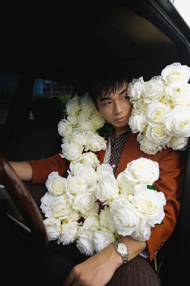 Magkano ung ganitong flower arrangement na may kasamang Gelo? Sana may makasagot 🥲 bibigay ko lng kay Mamaaa. Charet

#BGYO <a href="/bgyo_ph/">BGYO_PH</a>