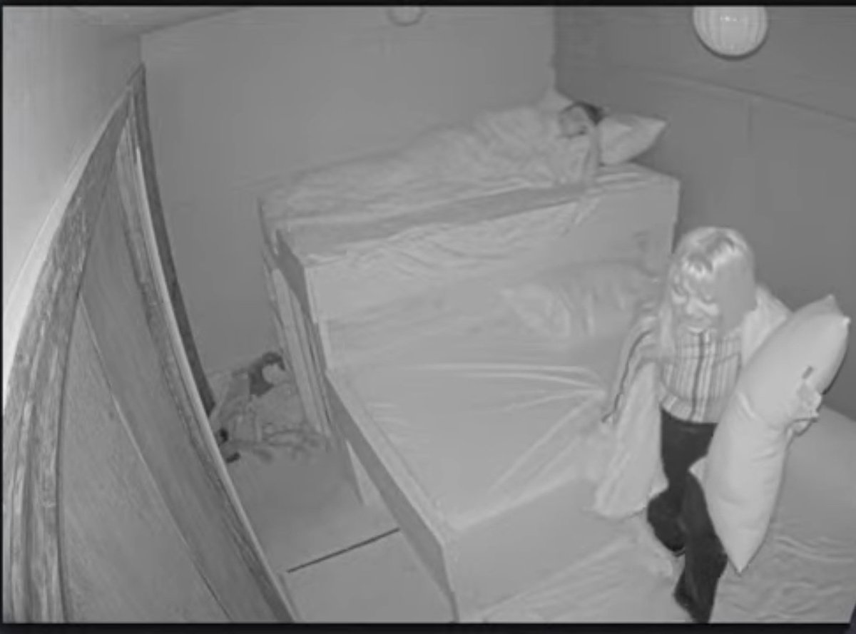 Ggtots1's tweet image. Hey ben, the TTS commands are shaking things up! Picture this : a challenge where Taylor and TJ have to kiss. Taylor even Stormed out of bed because the #TTS loved The drama — let&apos;s make it happen! 💋🐠 #InteractiveReality #TTSChallenge #fishtanklive
#fishtankdotlive
#fishtanks2