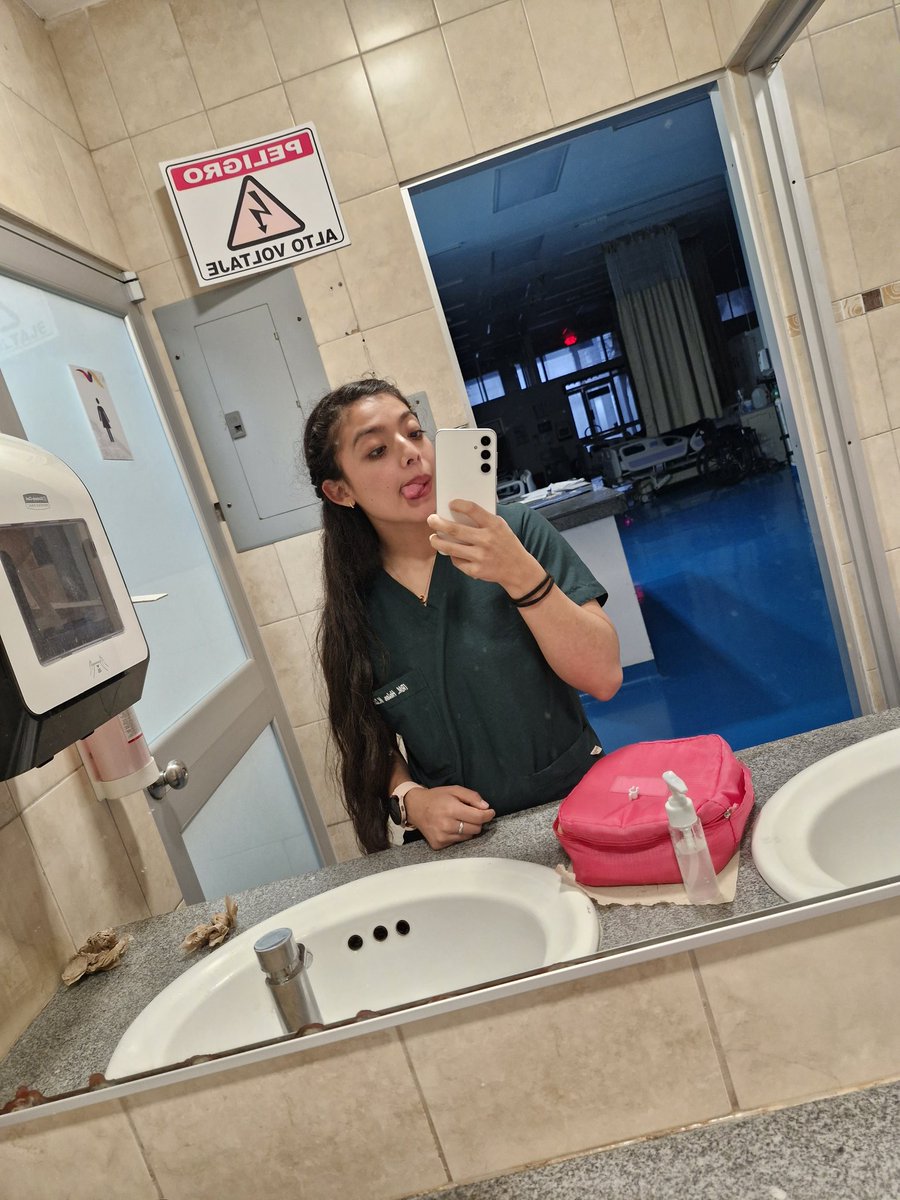 Hache_cast's tweet photo. Dra responsable 3am huyendo al skincare https://t.co/cY4KZ41HYg