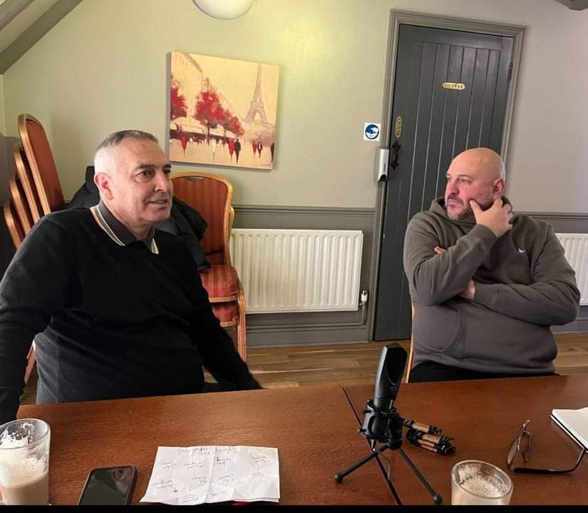 Great fun recording with Peter Rhoades-Brown yesterday, some quality stories and insight into the pro &amp; non League game. Rosie as charismatic as ever. 😂 Show released early Tuesday. <a href="/OxOnFootball/">Oxon Football</a> <a href="/OUFCOfficial/">Oxford United</a> <a href="/MarlowFC/">Marlow Football Club</a> <a href="/ChelseaFC/">Chelsea FC</a>