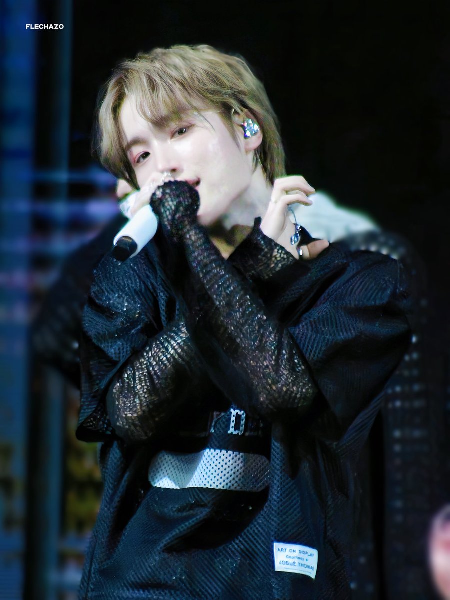 flechazo84's tweet photo. [HQ] 231223 HOZO FESTIVAL

Ánh mắt ấy 😳😳

#템페스트 #TEMPEST #TPST 
#구본혁 #혁 #HYUK https://t.co/ipcfMlEUp4