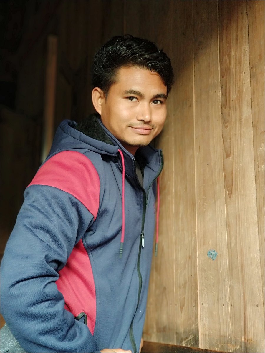 TunMyatAung15's tweet photo. Christmas 🎁 jacket https://t.co/WePe6v7uRz