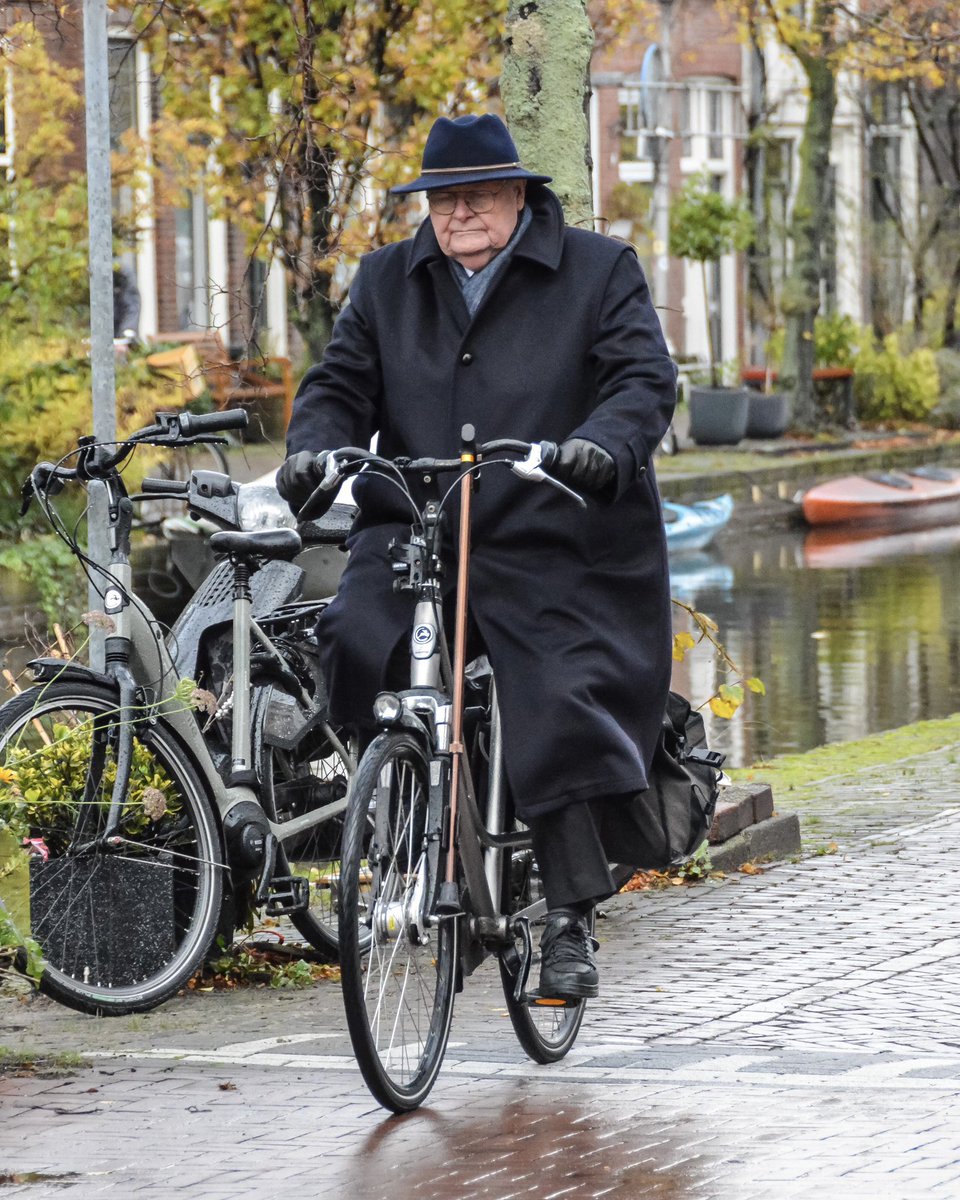The Netherlands’ high-quality infrastructure means a third of trips by people aged 65 to 75 are cycled; the highest among all adult categories.

For many, the (e-)bike acts as a “rolling walking stick”; a mobility device easier on the joints than walking.

eastsidefm.org/episodes/17037…