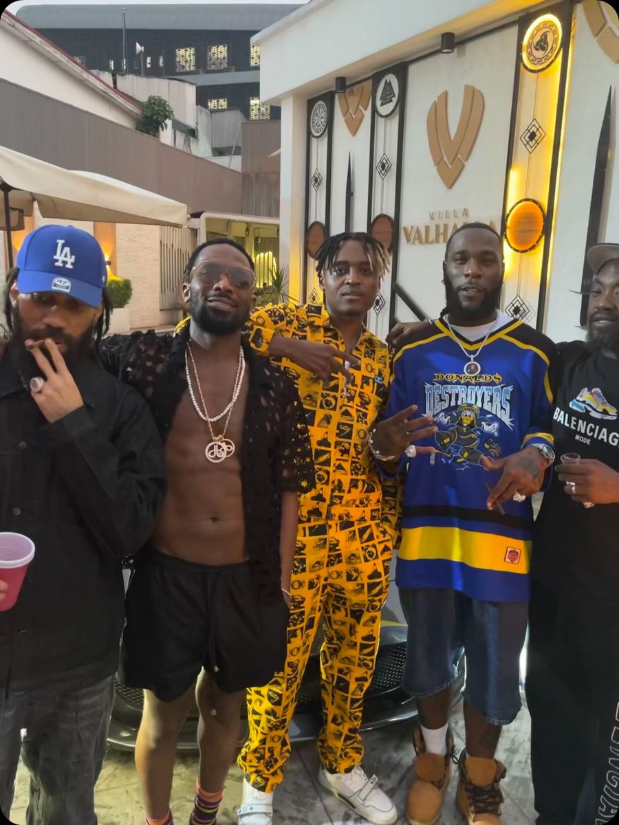 1BENNY7G's tweet photo. Burna Boy, D’Banj, Phyno and Cheque. ❤️ https://t.co/rCfTFZMCWx