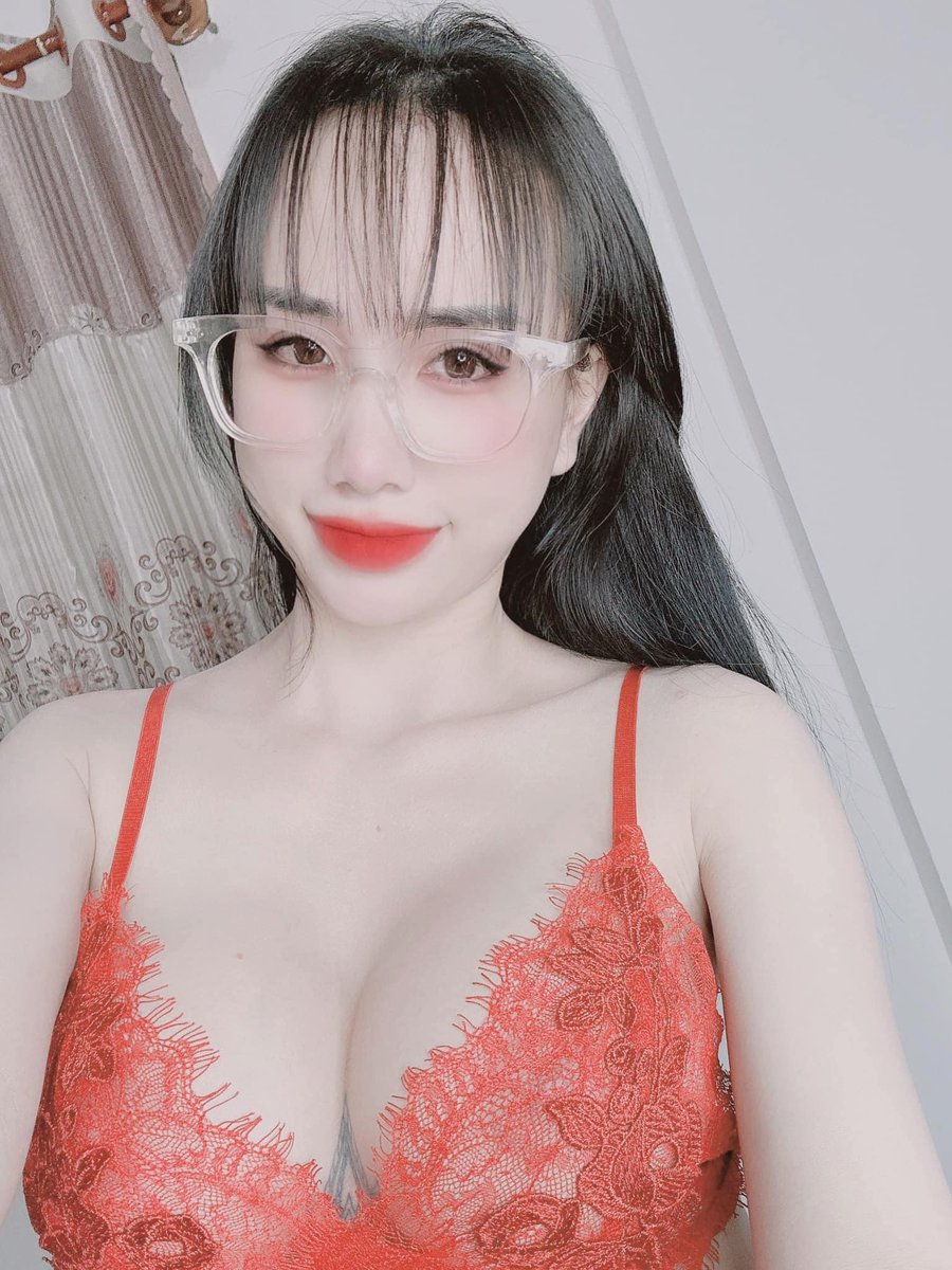 krpicprotat1's tweet photo. "Không dễ dàng gì mới có thể lên được đến bờ , đừng nhắc lại những chuyện dưới biển nữa. " https://t.co/Rg2iAu6VKx