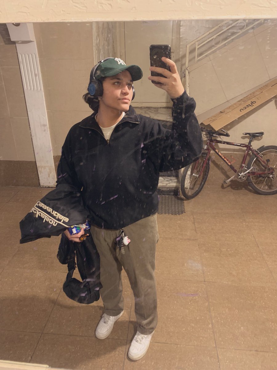 znbhd_'s tweet photo. Friday fit https://t.co/7S5UATcVgH