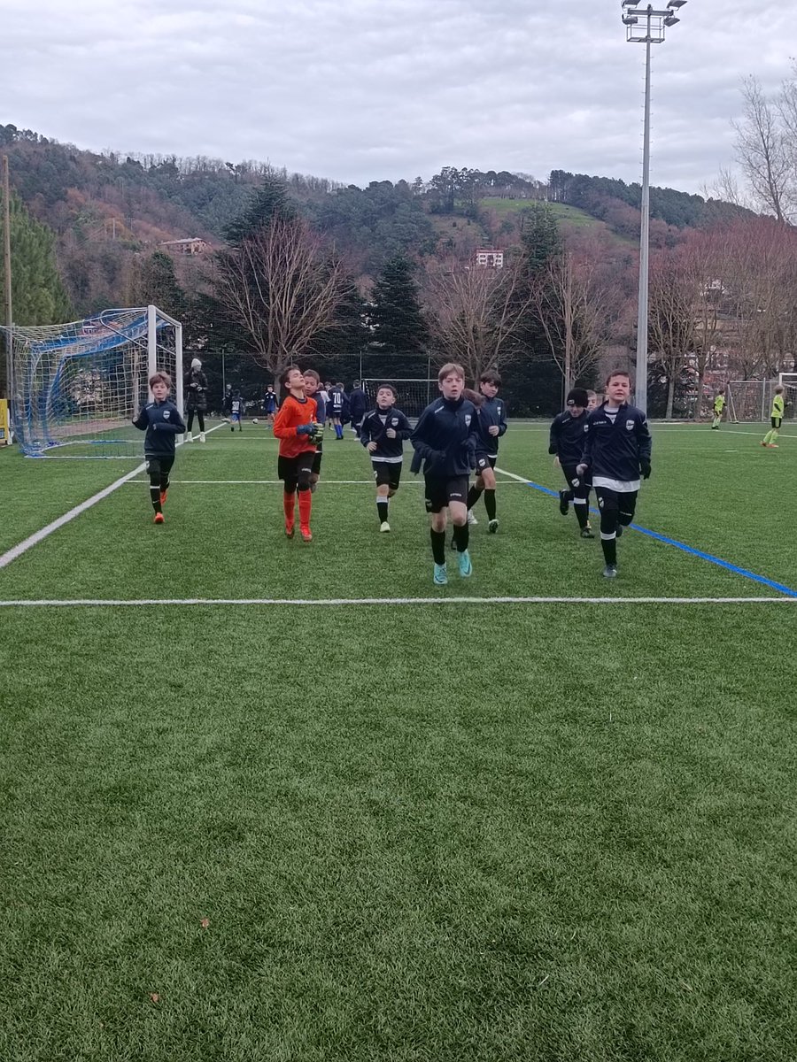 Valvatwitt's tweet image. Gran torneo organizado por el @kostkas_ke en el que participo ayer nuestro 2013.

Nuestros Alevines quedaron Segundos en la Fase Oro.

Gran Torneo 👏👏

Vamos @Valvatwitt 🖤🤍💙

#Futbol #Torneo #Alevin #Larioja #Futbolbase