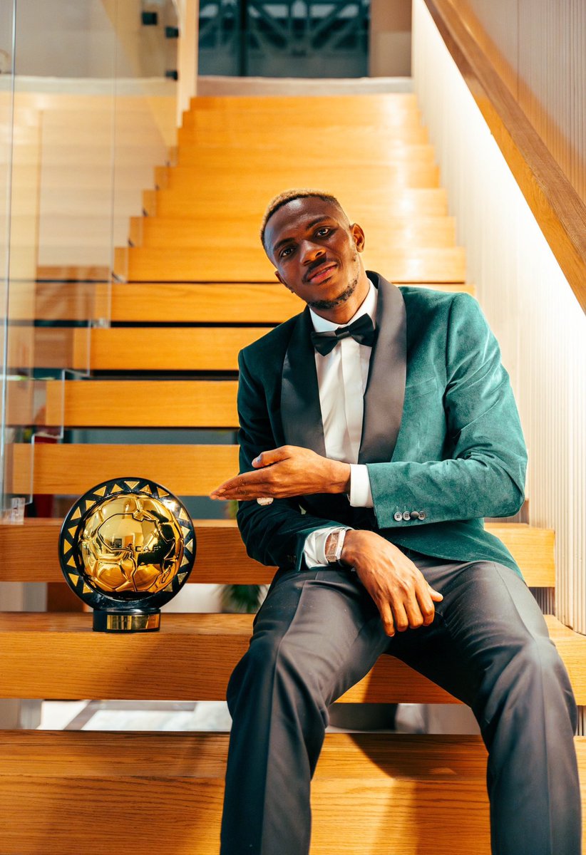 MoorSportz's tweet image. Happy birthday to Super Eagles striker,Victor Osimhen.

Serie A winner 🏆
Top scorer in Serie A 🥇
Best striker in Serie A 🎖️
Serie A Player of the Season 🎖️ 
XI of the Serie A (AIC) season 🏅 
8th place for the Ballon d’Or 🔝 
African Men Best Player of the Year 👑
#Moorsports