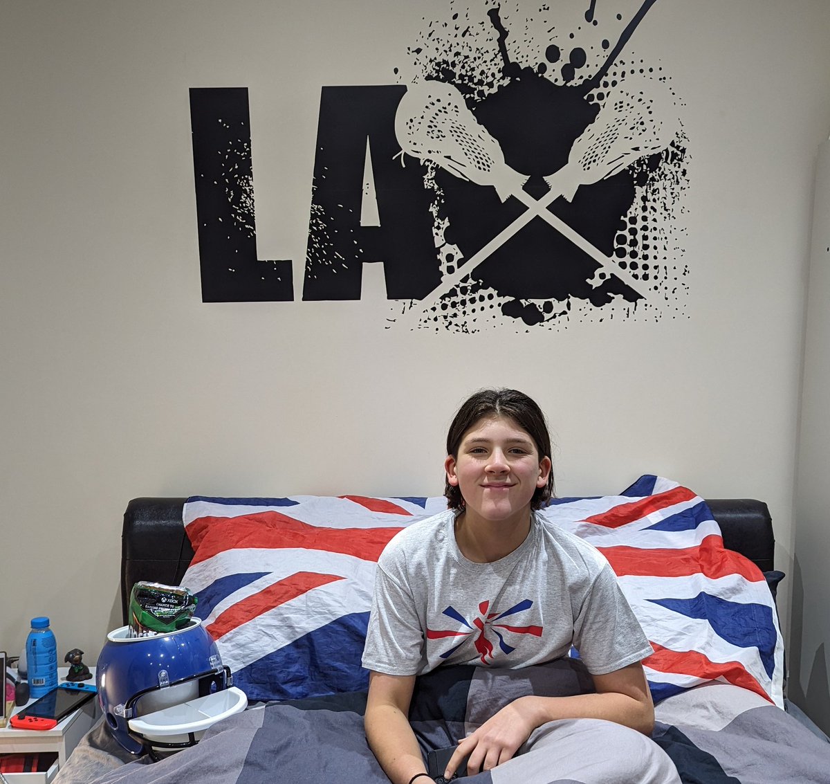 @Doritos in bed when you're up at 05:30 to watch Coach Ben play for @BritishLacrosse in the holidays. Let's hope the next game is on the @HKLAYouTube channel, FB stream isn't good. @lacrosseliveuk2864, they need your expertise 👍