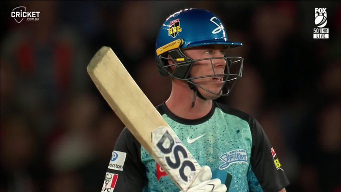 hat's six No.199 of Chris Lynn's BBL career... 📹 Credits: Twitter/BBL