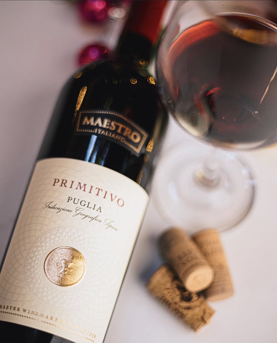 TerrassaW's tweet image. As we wrap up the chapters of 2023, make sure to grab your favorite bottles for a toast to the memories created and to welcoming new beginnings 🎆🎊🍾 

#Cheersto2023 #Terrassawines #winelovers