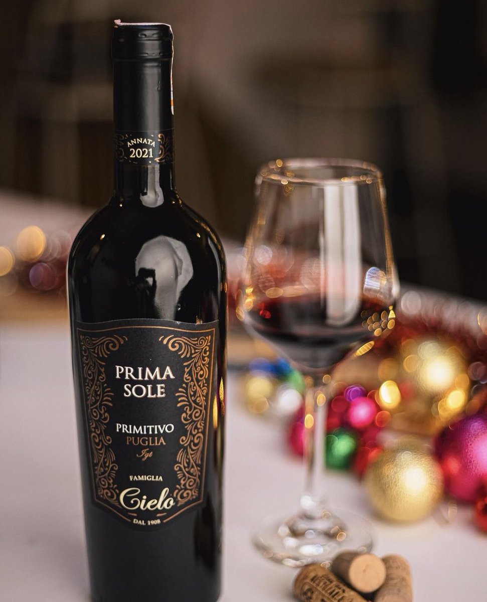 TerrassaW's tweet image. As we wrap up the chapters of 2023, make sure to grab your favorite bottles for a toast to the memories created and to welcoming new beginnings 🎆🎊🍾 

#Cheersto2023 #Terrassawines #winelovers