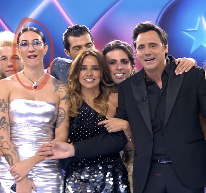 Malaguistafiel1's tweet image. Naochoni con cara de asco y de oler mierda mientras Ion Aramandi se despedía emocionado y daba las gracias. 
LA PEOR GANADORA DE GH. 
La mala educación hecha persona. Cúrate ese odio y mejórate como persona @naomisuperasens. 

Reventada y planta 🪴 hasta el final. #GHVIPDBTFinal