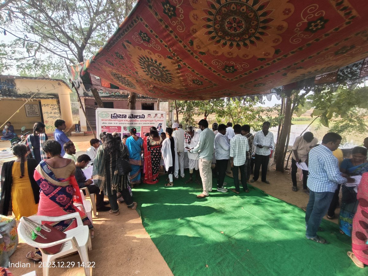 MPPSDPTURBAN's tweet photo. Praja Palana ABHAYA HASTAM Guarantee Applications Acceptance programme in Boggulonibanda village of Siddipet(Urban) Mandal in Siddipet District @Collector_SDPT @devakidevi20 @AcSiddipet @BRSHarish @TelanganaCMO @revanth_anumula @Bhatti_Mallu https://t.co/ikinYtaz4H