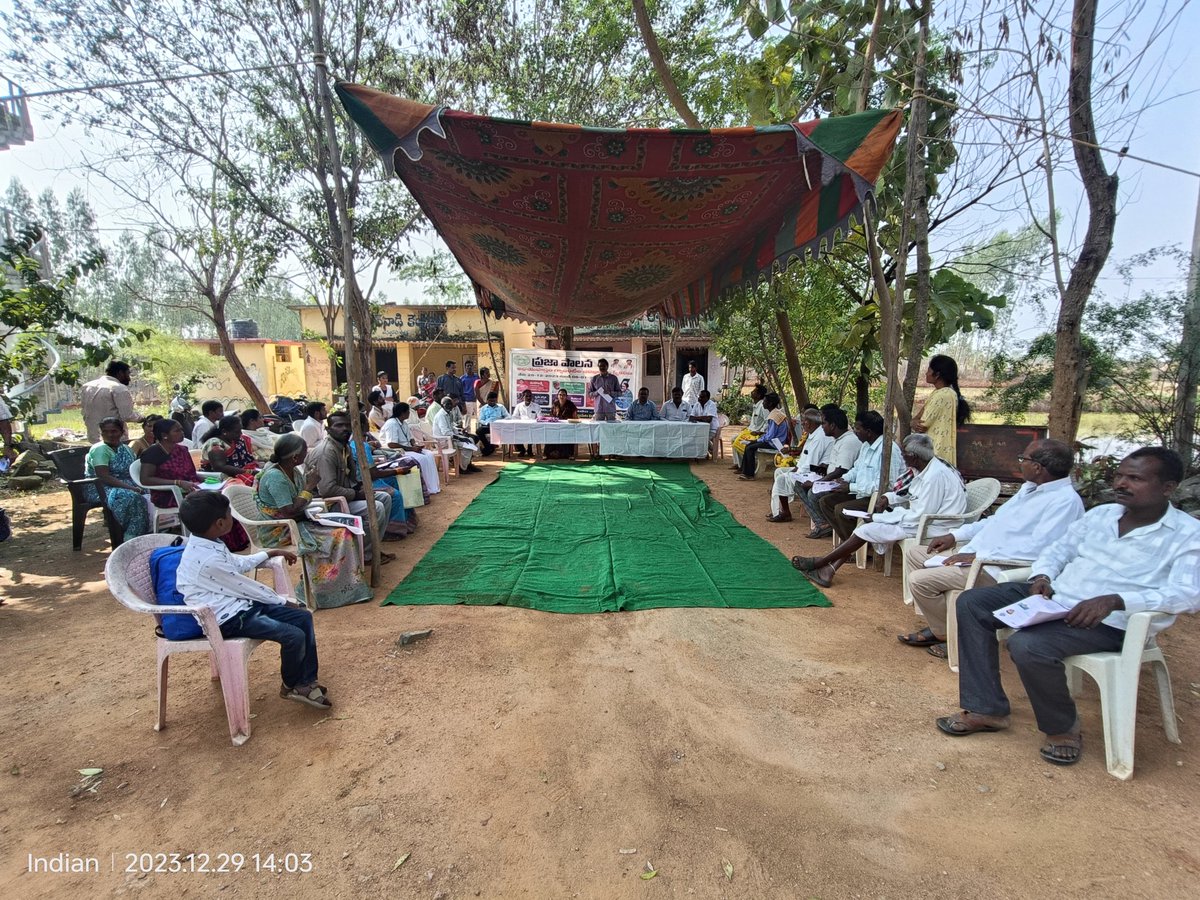 MPPSDPTURBAN's tweet photo. Praja Palana ABHAYA HASTAM Guarantee Applications Acceptance programme in Boggulonibanda village of Siddipet(Urban) Mandal in Siddipet District @Collector_SDPT @devakidevi20 @AcSiddipet @BRSHarish @TelanganaCMO @revanth_anumula @Bhatti_Mallu https://t.co/ikinYtaz4H