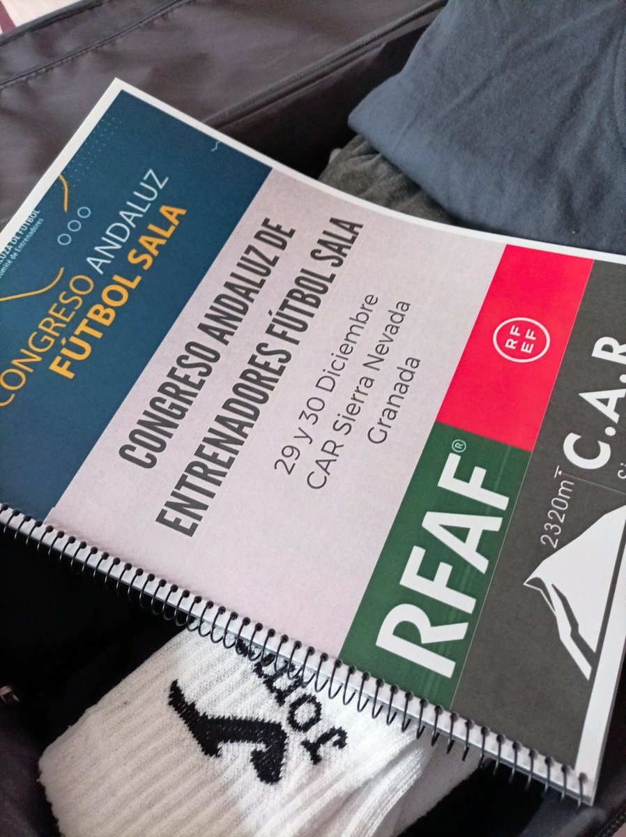 josetorres_71's tweet photo. No se me ocurre mejor manera para despedir 2023 📋🗻🚘📝
¡¡ Vamos allá !!
#IIIcongresoandaluzentrenadoresfutbolsala
#rfaf
#rfef
#onformacion
#cargranada https://t.co/rDGoG89g7W