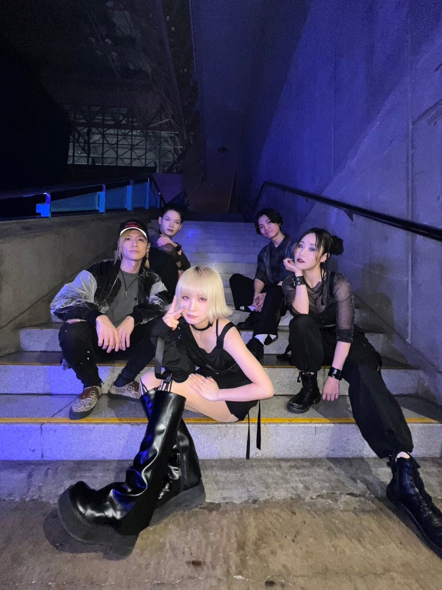 RRReol's tweet photo. 2023歌い納めは今年も #CDJ にて
たくさんライヴができた卯年、締めくくりのステージ最高の景色でしたてんきゅー

良いお年を🖤 https://t.co/xw8riYNVnh