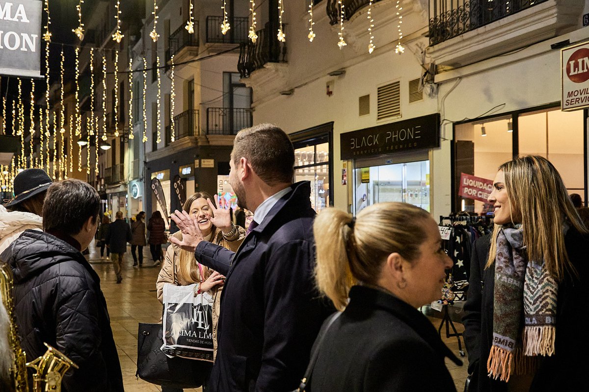 josemaprieto's tweet photo. #OpenNight2023 #Gandia El nostre comerç local destaca per la seua professionalitat i excel·lència. Son part fonamental de l'economia i per això els dediquem polítiques específiques de promoció, ajuda i impuls.

🔘 Què fem en #Gandia pel nostre comerç local❓

✔️ Incentivar les compres amb 800.000 € dels Xecs Consum, Escolar-Cultural...
✔️ Reformar i remodelar el Mercat del Prado amb inversió de 2 milions d'euros.
✔️ Promoure esdeveniments: Open Night, Botigues al Carrer, Fira Motor, curses esportives, Festival Mediterrània, rutes de tapes, Festival Cortoons...
✔️ Invertir en projectes de reactivació econòmica d’espais com la transformació del Parc Ausiàs March i la remodelació de la Capella de l'Assumpció.
✔️ Dissenyar projectes d'assessorament i facilitació de tràmits, de nous negocis i traspàs d’antics, amb ‘Alcem les persianes’.
✔️ Consolidar el Pla Respecte amb més neteja i canvi de 5.000 lluminàries per una ciutat més cívica, confortable i segura.