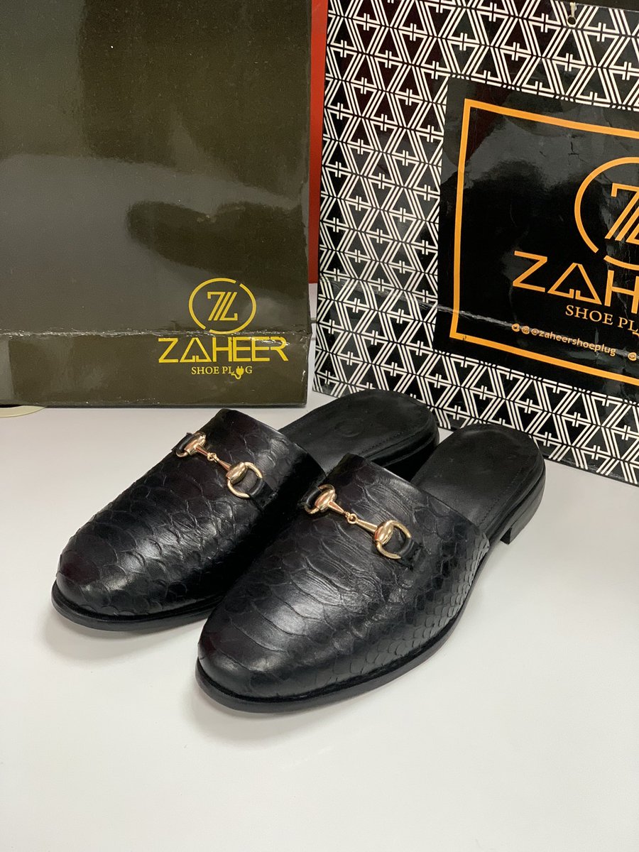 ZaheerOlogo's tweet photo. I make the nicest shoes, slippers sandals at affordable prices 💯💯💥💥 https://t.co/9mAW4DL8SW