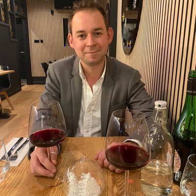 2024 coming up…time for a new profile pic #NewProfilePic #winejudge #winehost #winewriter #wineeducation
