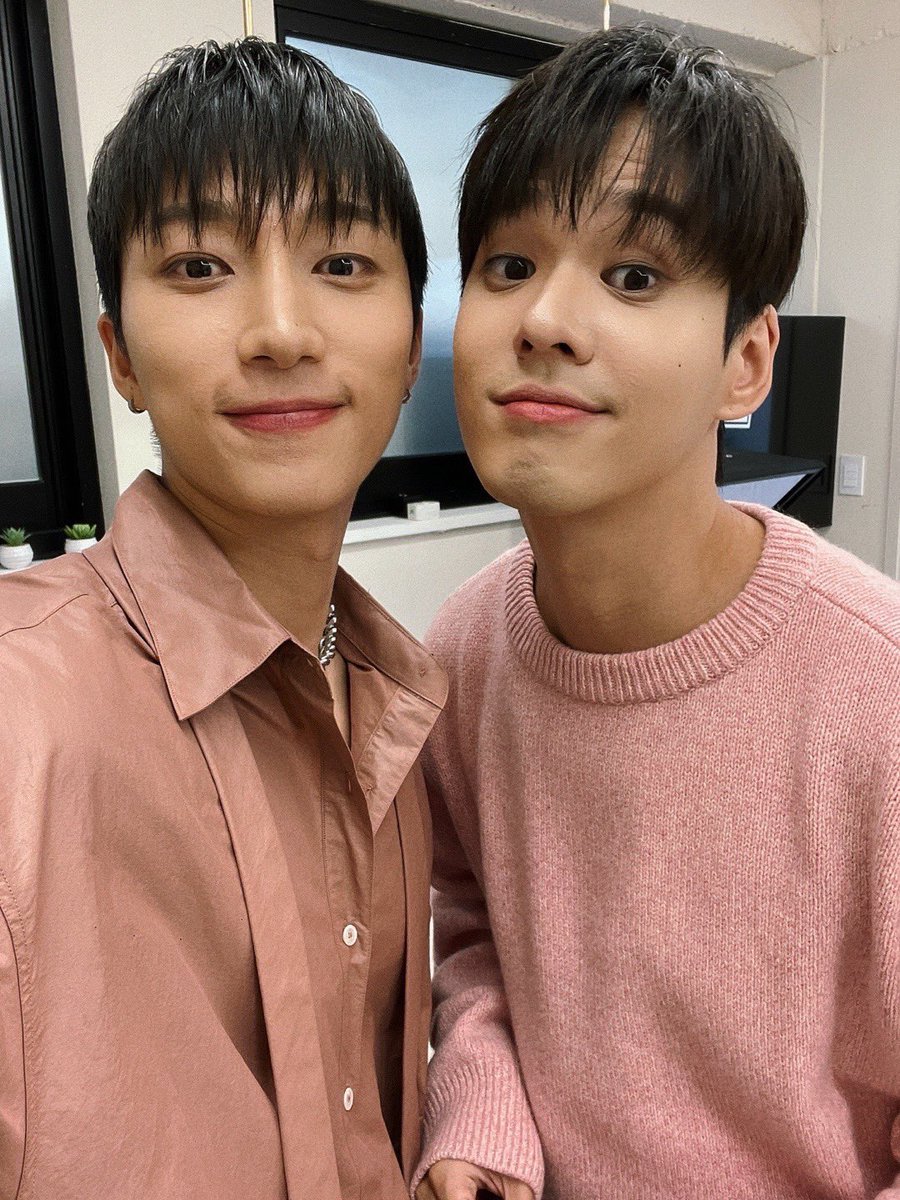 Mainbase_ent's tweet photo. 🎙️from20 X HELLO GLOOM LIVE IN TOKYO ~ NEXT LEVEL ~

特典付き前売りチケットの販売締切は30日23:59まで‼️忘れずに下記をチェックして下さい🤗💕

🗓️LIVE🎶
2024年1月13日(土) 13:00/18:00
2024年1月14日(日) 13:00/18:00
📍ZEAL THEATER SHINJUKU

🎫TICKET
🔗https://t.co/zitDIlIOl8 https://t.co/XO1CwYqi9x