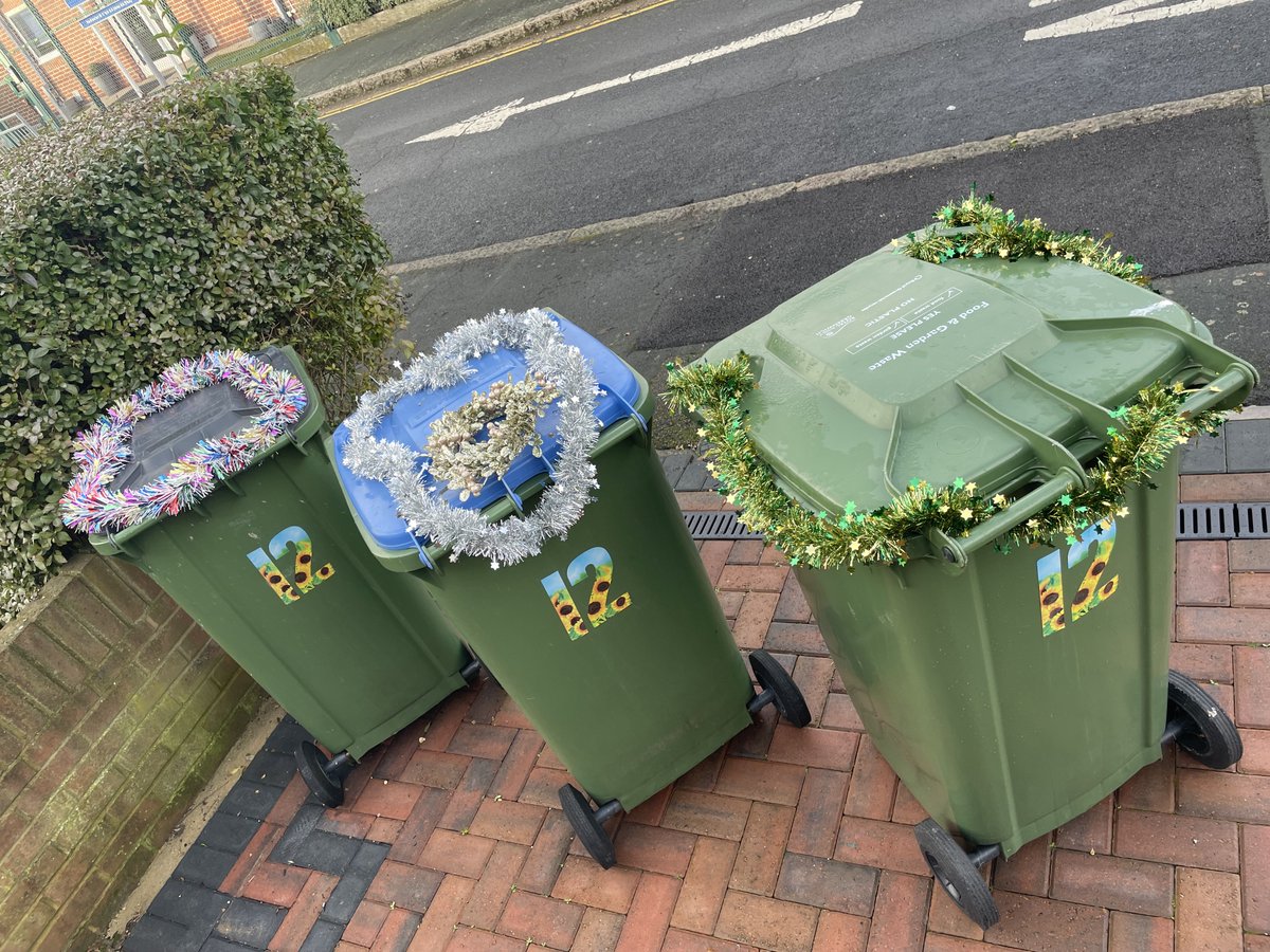 Reminder📣 There will be revised bin collection days over the festive period ❄️ 📅 Check your collection day 👇 royalgreenwich.gov.uk/bank-holiday-c…