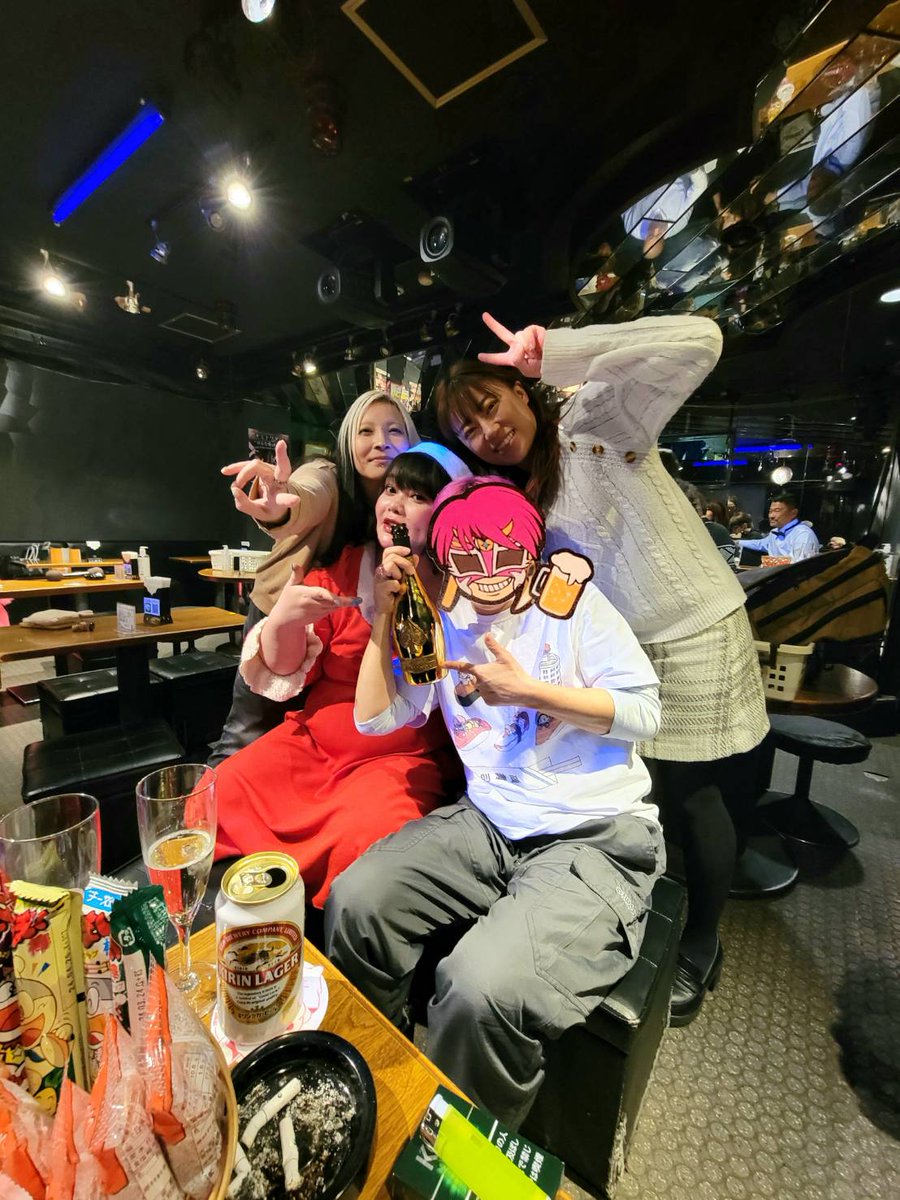 12月29日
20時30分〜オープン🍀

３０日？？？

３１日カウントダウン営業、確定！
２２時？オープン🍀

明日とカウントダウン来れる方々、確定の方は予約オススメします🙇

先日、冗談パブにはるな愛ちゃんいたよー！
『エアあやや、やって』の８文字で
アルマンドあいた！
すいません‥ありがとう😢