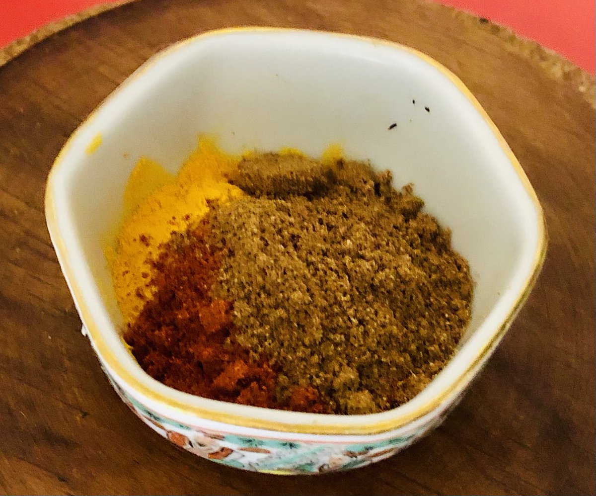 HIROMORITATOKYO's tweet photo. ヨーグルトをカレーに使う時、よく混ぜないとだまになるから気をつけて
味は悪くないんだけど見た目と食感がイマイチ😄
#おうちごはん #ごぼう #鶏肉 #スパイスカレー #料理好きな人と繋がりたい
#paprikapowder #pimentónenpolvo #paprikaenpoudre #红辣椒粉 #hónglàjiāofěn https://t.co/ISGt8WlXOJ