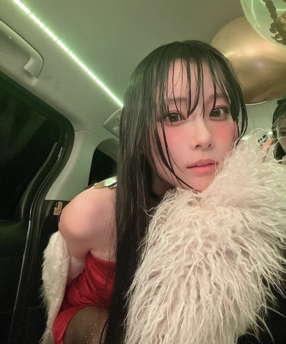 Official_ikura's tweet photo. どこぞの新しい若いK-POPアイドルかと思ったら重盛さと美(35歳) https://t.co/IKA7GXSFXE