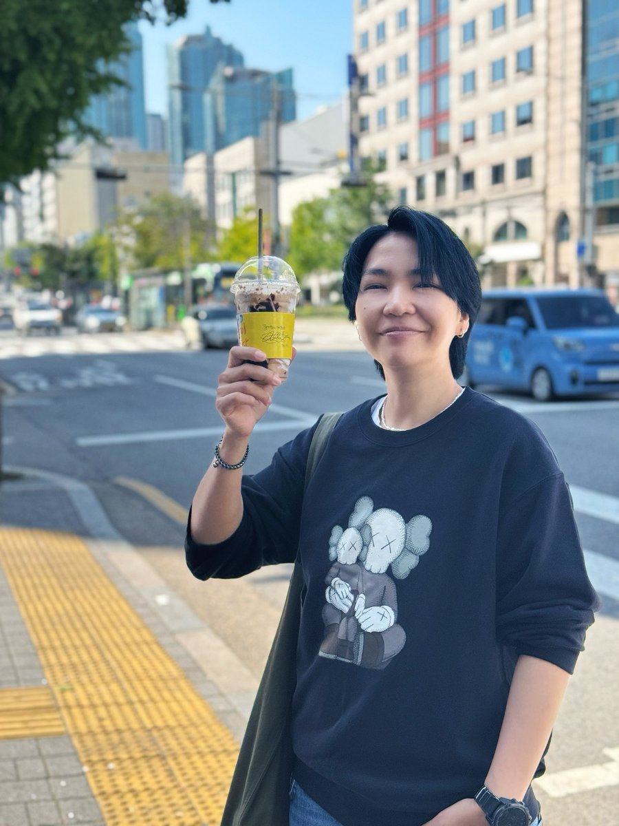 rosesirintip's tweet photo. โตแล้วกินกาแฟได้ https://t.co/Z4O8jsxwaL