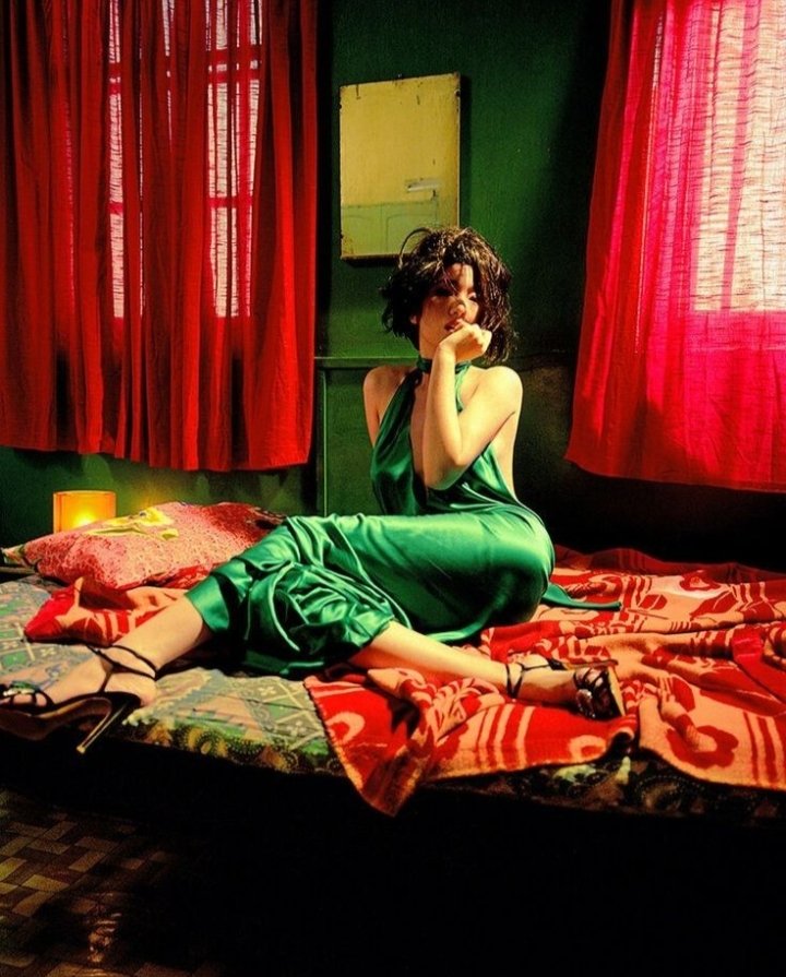 DannyDrinksWine's tweet photo. Gong Li's photoshoot for 'Vogue Paris', 2001- directed by Wong Kar-Wai

(📸- Wing Shya) https://t.co/xau0E5ilog