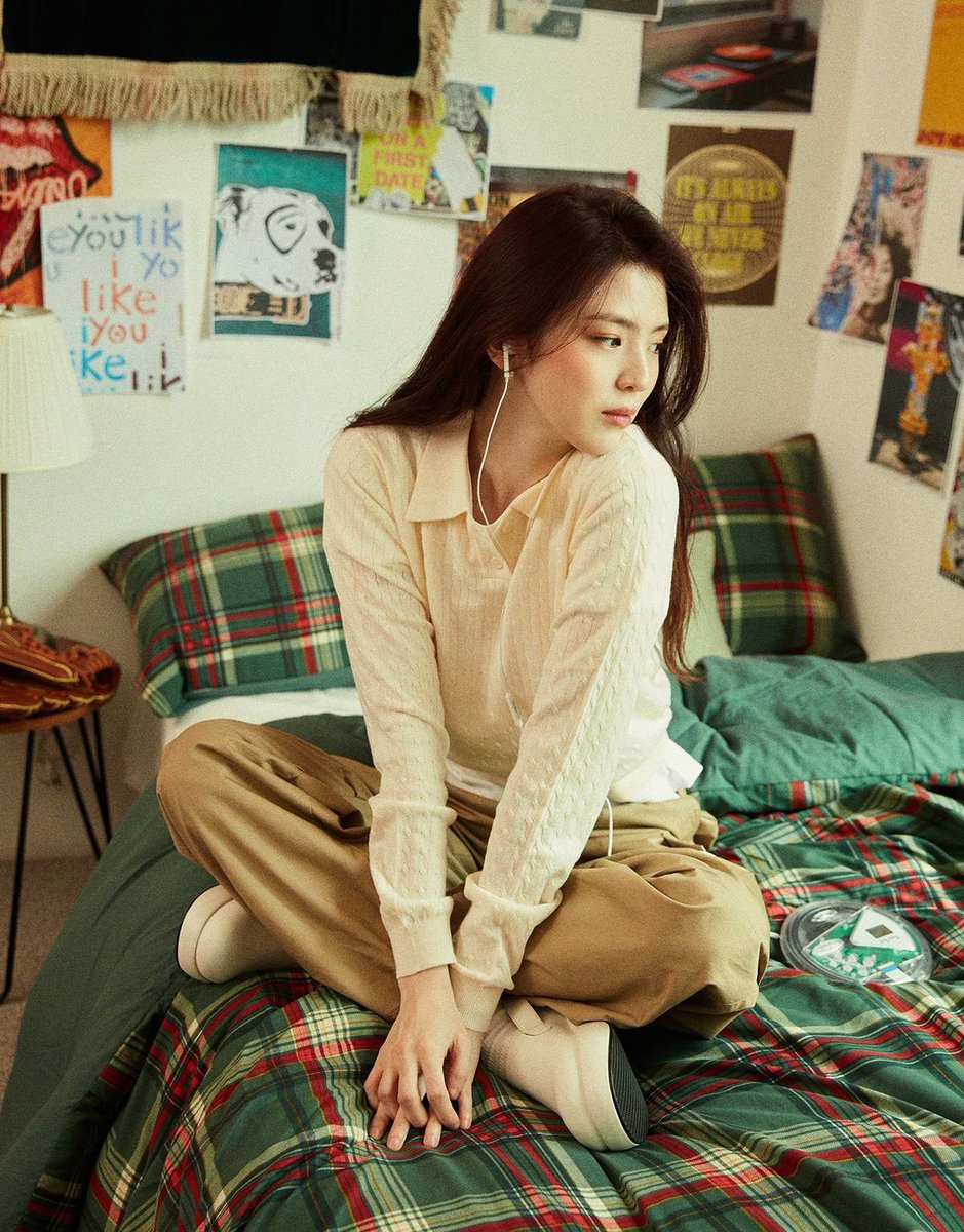 soheejpeg's tweet photo. #HANSOHEE #한소희: if winter’s warmth and love is ever a person https://t.co/xWVFEbG6bP