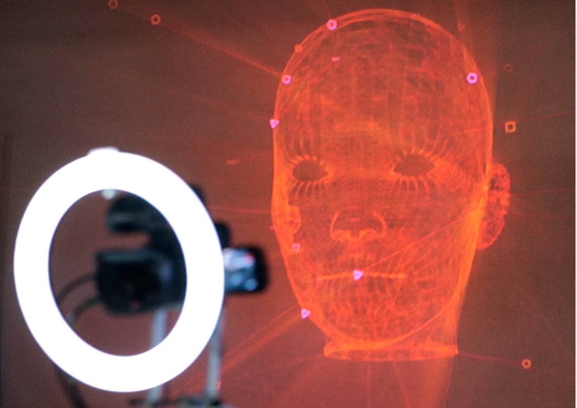 📃Aquest divendres, el @teatredelloret presenta una obra inspirada en el mite clàssic d'Orfeu. La proposta, a càrrec de la companyia catalana Insectotròpics, combina teatre, cinema i música en un espectacle multidisciplinari que utilitza la realitat virtual i el metaverso.