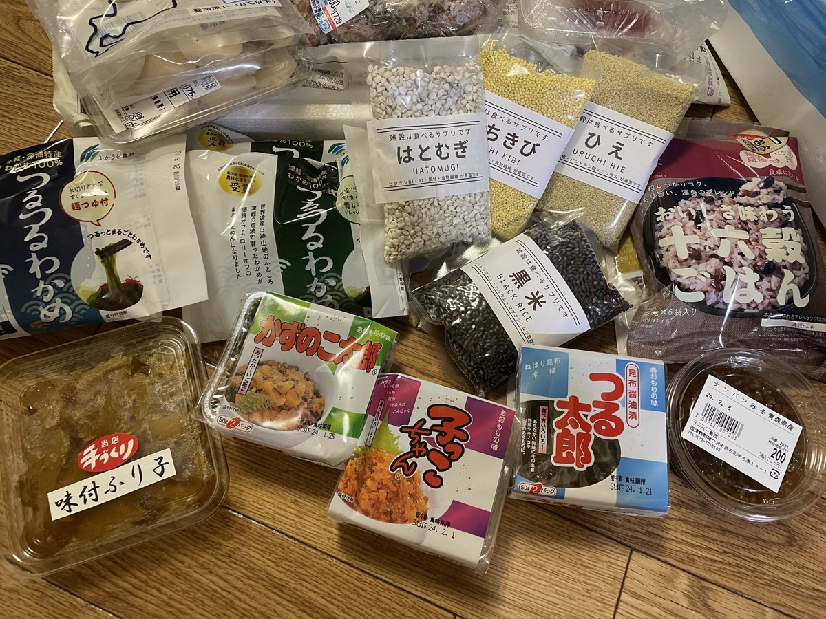 suzan__yo_'s tweet photo. キタキタキターーー！！
マジで結婚して良かったと思う日
お義母さんからの青森の味お届けday♡

毎度おなじみのねぶた漬け(ﾊﾞﾘｳﾏ)から今回初めて食べるツルツルわかめ(これ名産なんですね！)からの〜
お正月に食べたいと伝えていたから私の大好きな海鮮物を冷凍で！

お義母さん ありがとおおお https://t.co/oKkjtuOo11