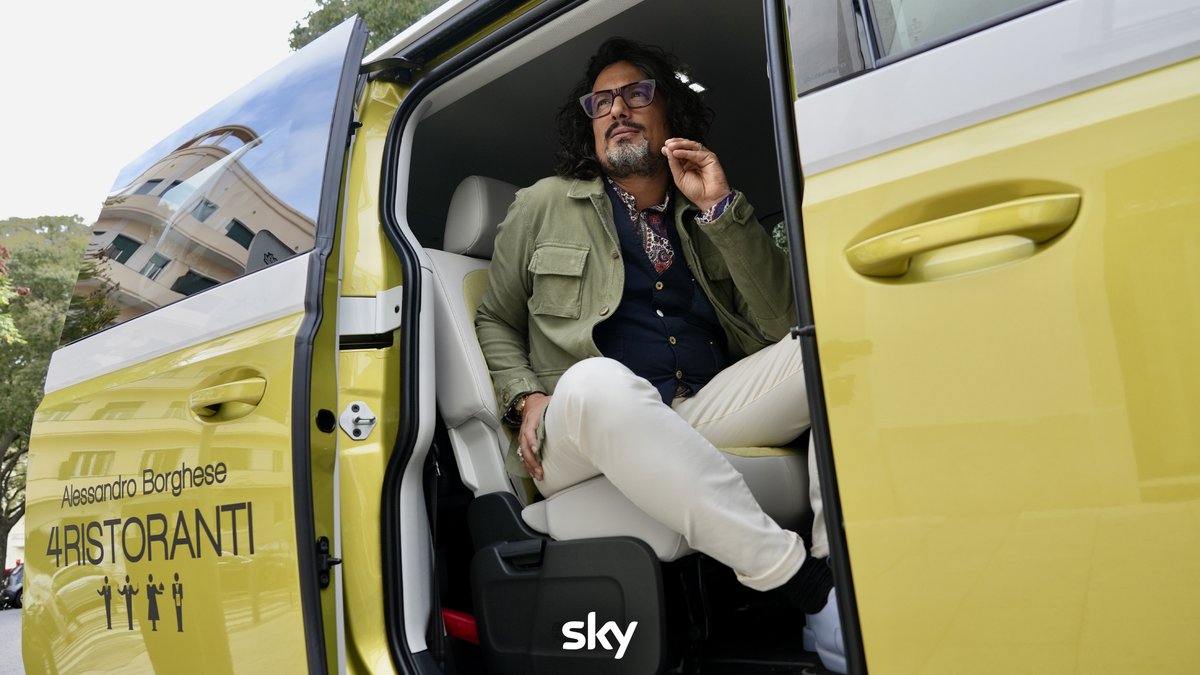 SkyItalia's tweet photo. Si mangia il baccalà, è famosa per il vino, c'è il mare, ma non è Venezia. Dove siamo?​ 

#Ale4Ristoranti stasera alle 21.15 su Sky Uno.​
@BorgheseAle https://t.co/WqFUVhXDNi
