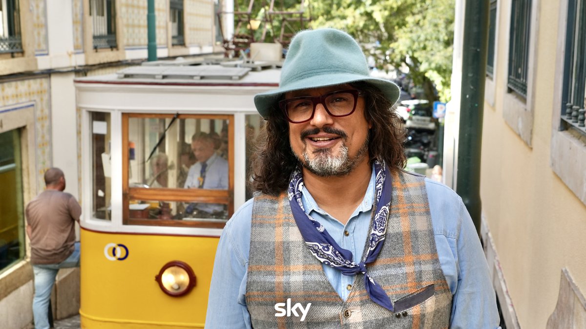 SkyItalia's tweet photo. Si mangia il baccalà, è famosa per il vino, c'è il mare, ma non è Venezia. Dove siamo?​ 

#Ale4Ristoranti stasera alle 21.15 su Sky Uno.​
@BorgheseAle https://t.co/WqFUVhXDNi