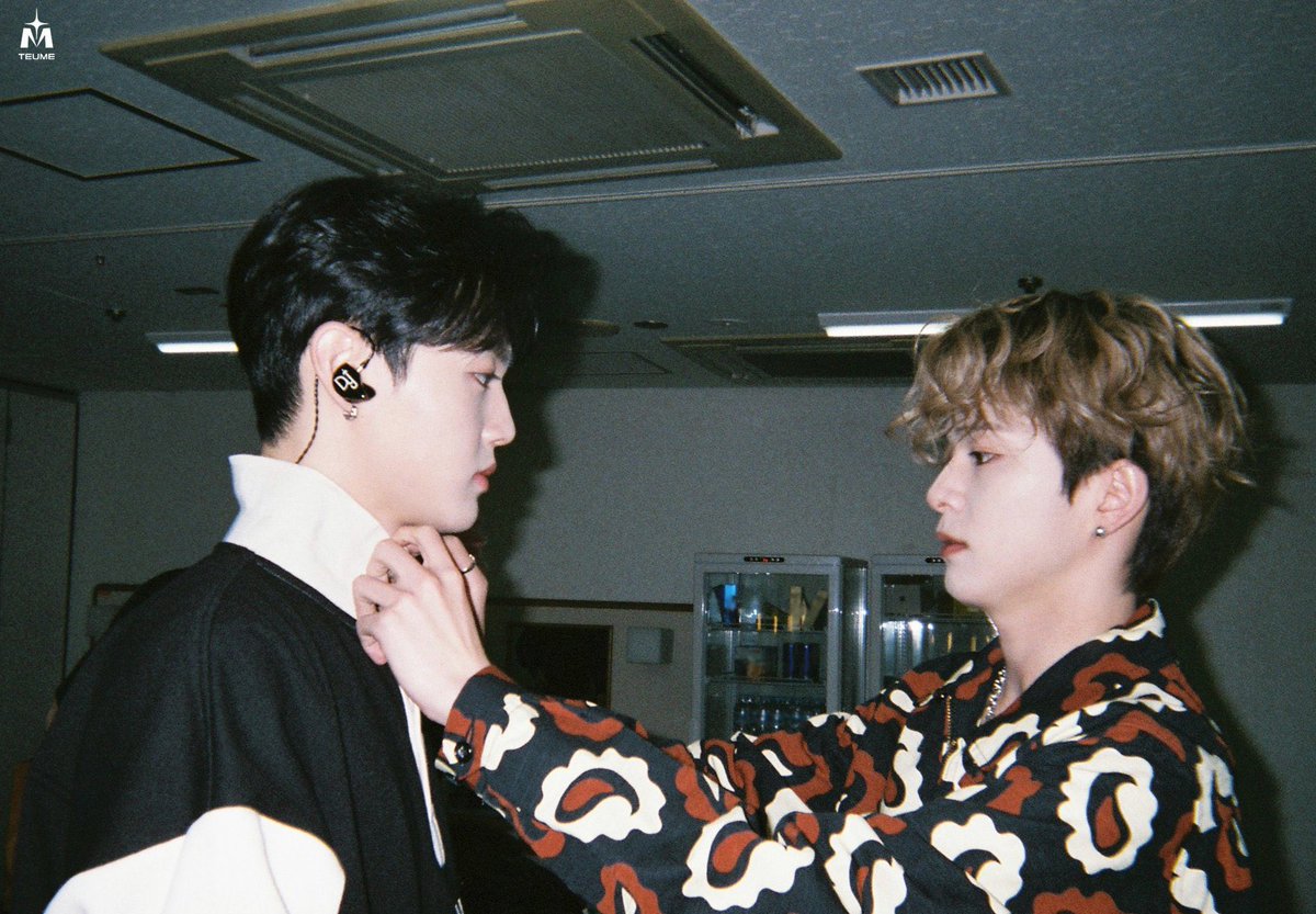 canilovehee's tweet photo. 이사진 포토바이 즈엉우라 좋음 ㅋㅋ
즈엉우가 좋아하는 형 두 명이라 https://t.co/Xudxd2pqlT