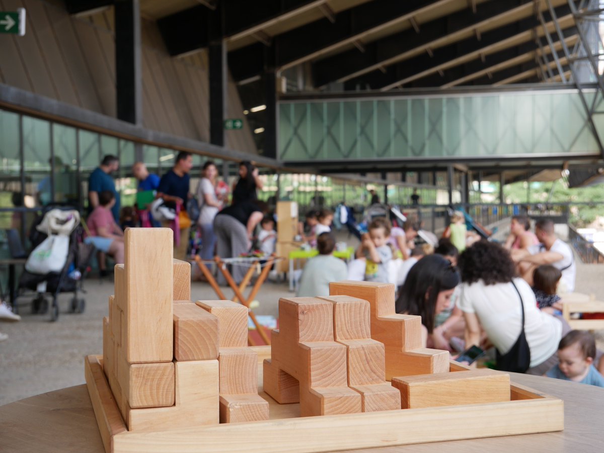 2023: quin any al Canòdrom 💖

Recuperem alguns records bonics (no tots!) adreçant els desafiaments tecnològics per les democràcies ballant, jugant, experimentant i descobrint.

Gràcies per ser-hi!

🔸Tardes de jocs compartits a les Grades del Canòdrom amb les famílies del barri.