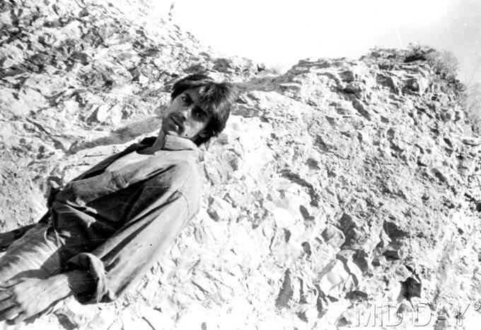 Iftykhan15's tweet photo. #SalmanKhan look from his Maine Pyar Kiya (1989) days, the film that made him the heartthrob of the nation. Salman Khan's chemistry with Bhagyashree, the melodious soound track and an out-an-out romance drama of the film, made it a huge
#34YearsOfMainePyarKiya https://t.co/rj44VLACUW