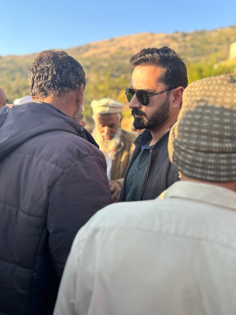 rfzofficial's tweet photo. آزاد امیدوار برائے صوبائی اسمبلی راجہ فیصل زمان کے فرزند راجہ جنید زمان کی سنجیالہ اور نتھو کھیتر میں نماز جنازہ اور فوت شدگان کی دعا میں شرکت. https://t.co/2u9Pvs8PHV