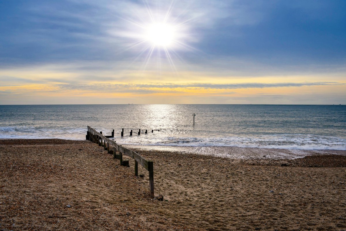 SudAngleterre's tweet photo. La plage de South Hayling dans le Hampshire. https://t.co/xBdhUQ1ntD
.
.
.
#DestinationAngleterre #VisitHampshire #HaylingIsland #BoxingDay #LoveGreatBritain #VisitSouthEastEngland https://t.co/qYkmnLXMgh